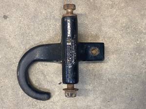 15709128 (Driver's Side Tow Hook)